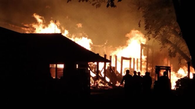 
Usai Gedung MAN, Giliran Gudang Kayu Terbakar