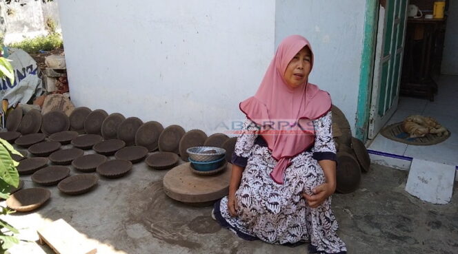 
Jelang Maulid Nabi, Perajin Cobek di Pasuruan Banjir Orderan