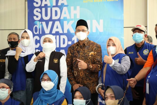 
IKA Unair Gelar Vaksinasi Massal 2.500 Dosis di SMP Al Falah