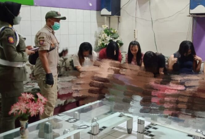 
Belasan PSK di Pasuruan Digaruk Petugas Penegak Perda