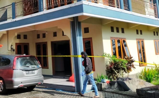 
Seorang Pengunjung Villa di Tretes Ditemukan Tewas, Diduga Jadi Korban Pembunuhan