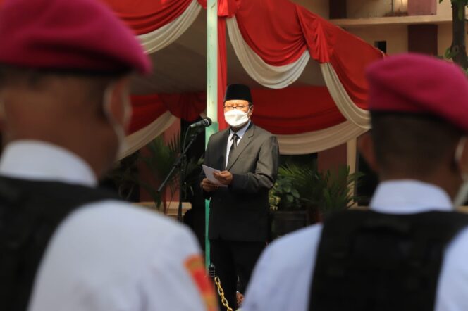 
Gus Ipul Ajak Masyarakat Jadikan Pahlawan Sebagai Inspirasi dalam Kehidupan