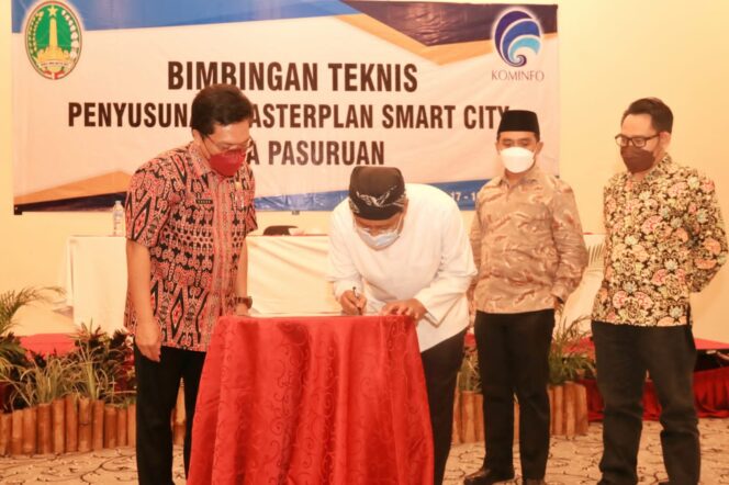 
Gus Ipul Minta Perangkat Daerah Komitmen Bersama Wujudkan Smart City
