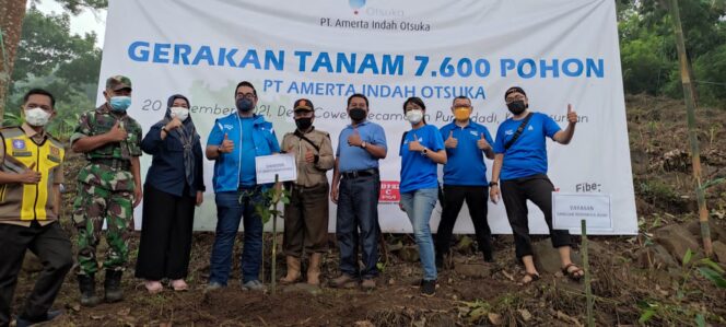 
Komitmen Jaga Kelestarian Lingkungan, Otsuka Tanam 7600 Pohon di Pasuruan
