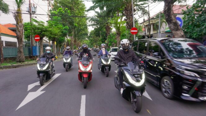 
MPM Honda Jatim Berbagi Tips Cari_Aman Berkendara Bagi Perempuan
