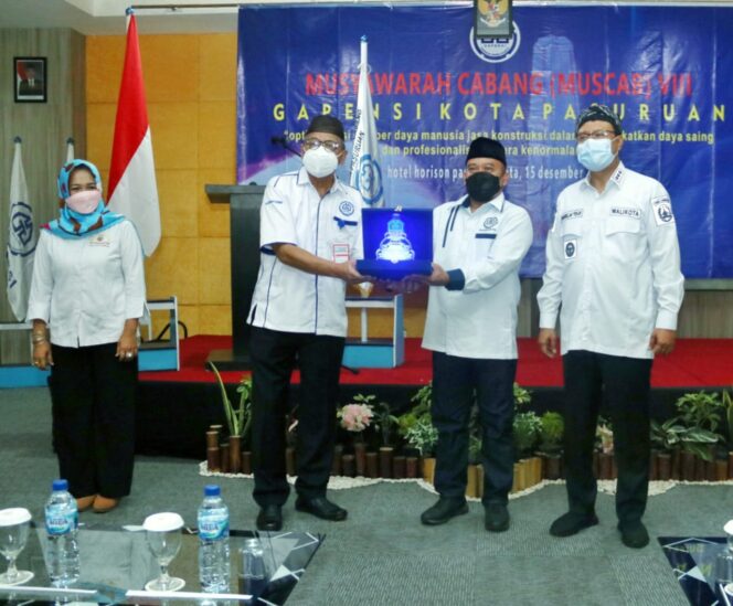 
Hadiri Muscab Gapensi, Gus Ipul: Saya Tidak Titip Proyek Tapi Prestasi