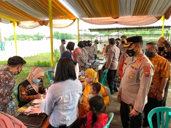 
Percepat Capaian Vaksin, Polres Probolinggo Gelar Gebyar Vaksin dari Desa ke Desa