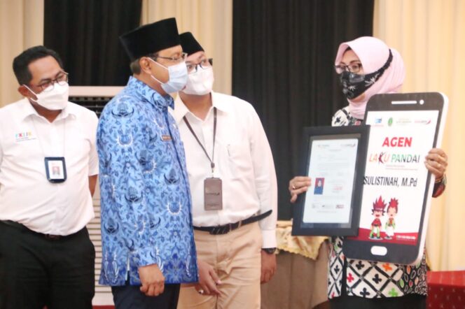 
Tingkatkan Pertumbuhan Eknomi Kota Pasuruan, Pemkot Terima CSR dari Bank Jatim