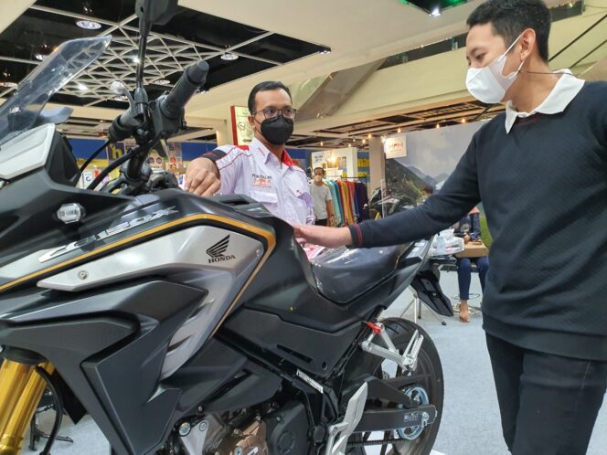 
Inilah 5 Konsumen Pembeli Pertama New CB150X di Malang