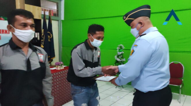 
Belasan Napi di Lapas Kelas IIB Pasuruan Dapat Remisi Khusus