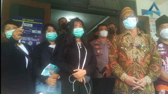 
Ricuh Bagi-bagi Bingkisan Natal di Lumbang Berakhir Damai