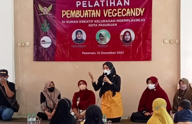 
Ketika Bu Wawali Ani Adi Wibowo Beri Motivasi Pemuda Pesisir Pasuruan