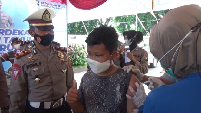 
Vaksinasi Merdeka Anak, Polres Probolinggo Kota Terapkan Drive Thru