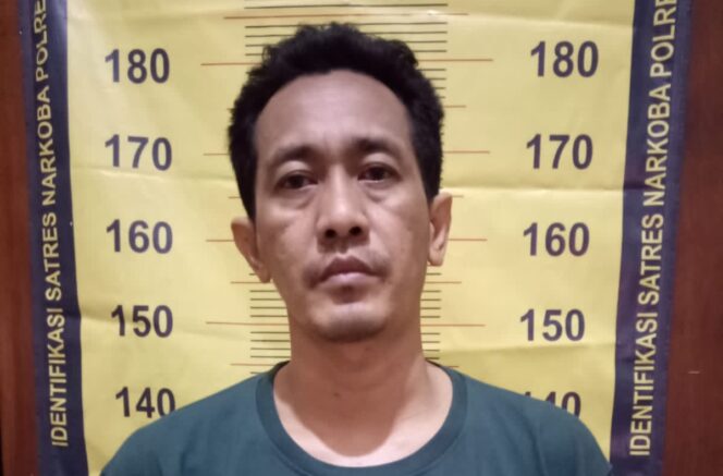 
Nyambi Jual Sabu, Penjaga Toko di Pasuruan Diciduk