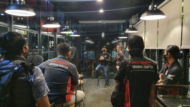 
Pecinta Adventure Komunitas CRF150L Gathering di Rides Café Surabaya