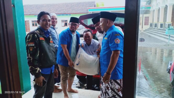 
Forum Pengurus Karang Taruna Gelar Baksos untuk Korban Banjir Pasuruan