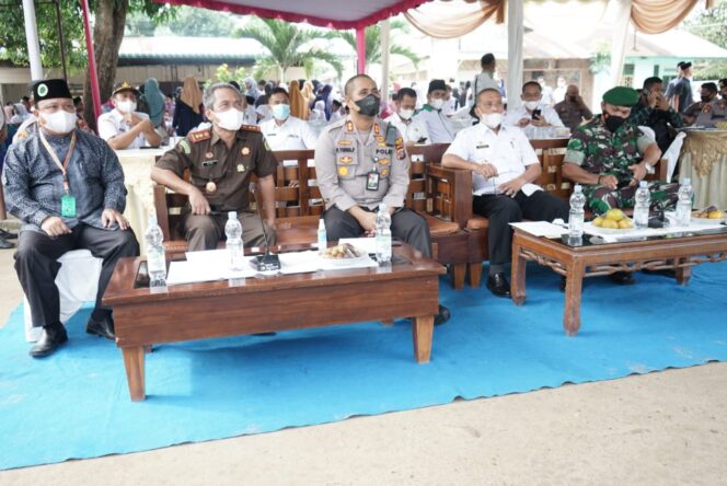 
Bupati Ikuti Zoom Meeting Vaksinasi Covid 19