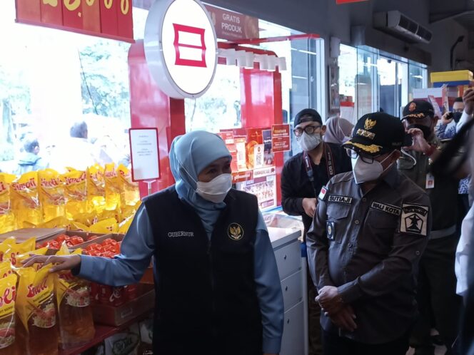 
Gubernur Jatim Pantau Penjualan Minyak Goreng Satu Harga di Kota Malang