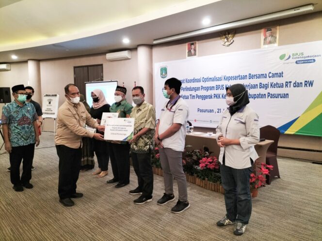 
Bupati Irsyad Daftarkan Semua Ketua RT/RW di Kabupaten Pasuruan ke BPJS Ketenagakerjaan