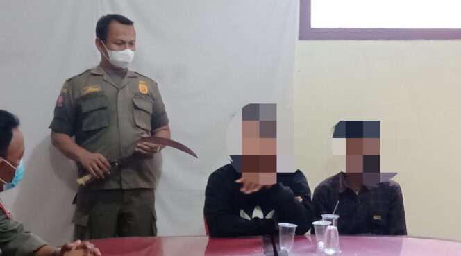
Duh Ngeri, Anjal di Kota Pasuruan Ini Bawa Sajam Dan Bikin Resah Masyarakat