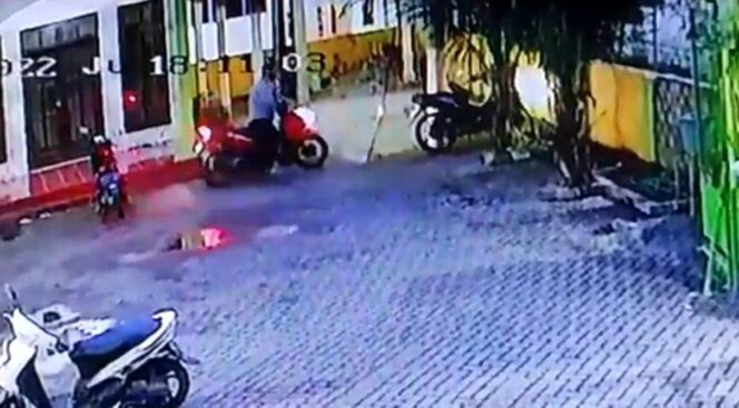 
Maling Motor Bersarung Gondol Motor Jamaah Salat Magrib di Masjid Pasuruan