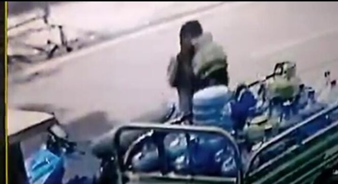 
Aksi Pencurian Elpiji di Pasuruan Terekam CCTV