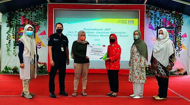 
PT Wahyu Manunggal Sejati Serahkan Santunan JKM BPJAMSOSTEK