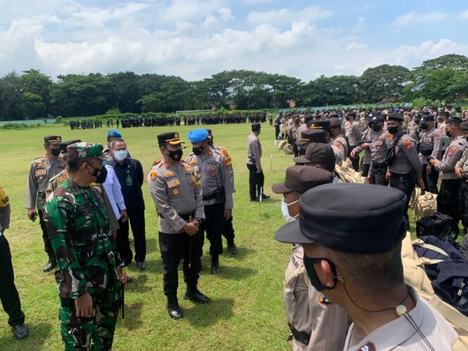 
Seribu Lebih Pasukan TNI – Polri Amankan Pelaksanaan Pilkades Serentak di Probolinggo