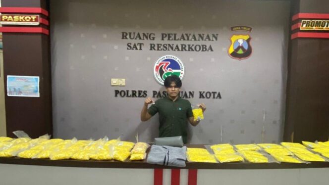 
Simpan 65.860 Pil Dextro Siap Edar, Pemuda di Pasuruan Dibekuk Polisi