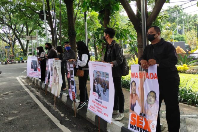
Sidang Kedua Kasus Kekerasan Seksual di SMA SPI Kota Batu Diwarnai Aksi Demo