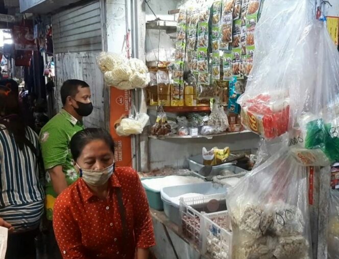 
Jelang Ramadan, Stok Sembako di Pasar Tradisional Pandaan Aman
