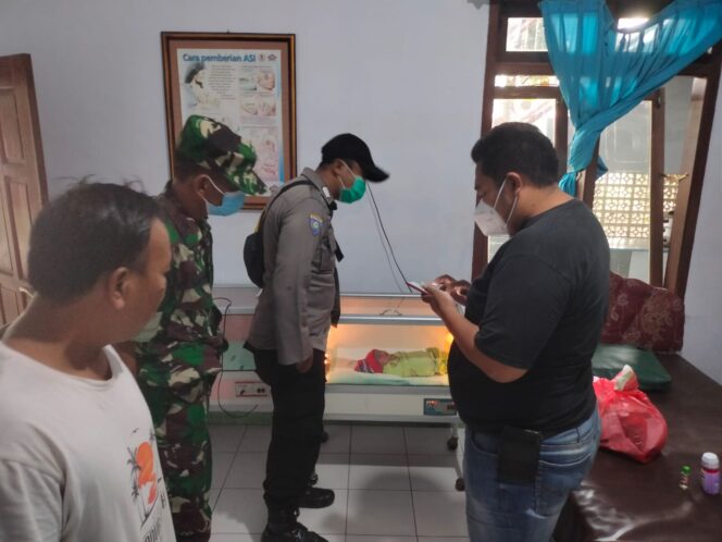 
Bayi Laki-laki Ditemukan di Tanah Kosong