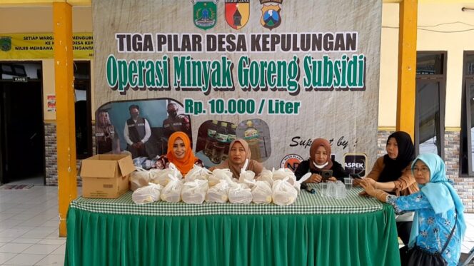 
Tiga Pilar Desa Kepulungan Gelar Operasi Minyak Goreng Murah Bersubsidi
