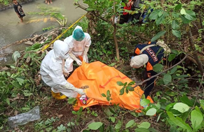 
Mayat Pria Ditemukan Membusuk dan Tinggal Tulang Belulang di Pinggir Sungai Desa Bajangan