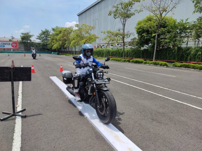 
Tips #Cari_Aman Berkendara dengan Motor Gede