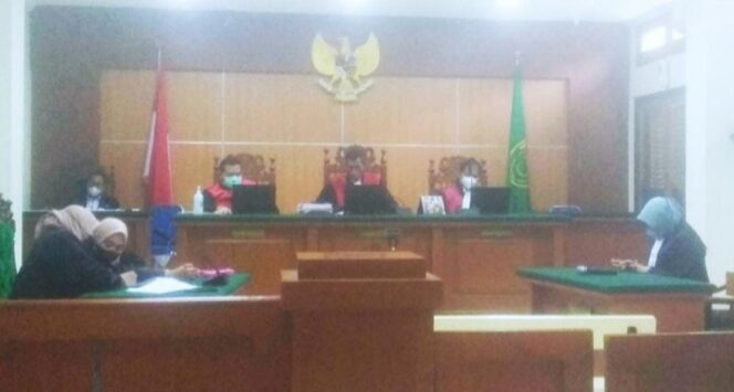 
Sidang Kasus Penipuan Anggota DPRD Kota Pasuruan, Helmi Dihukum 8 Bulan Penjara