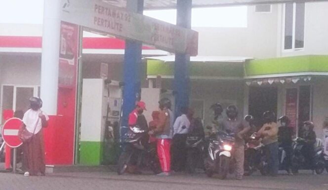 
Pertalite Langka di Pasuruan Saat Harga Pertamax Naik Rp 12.500