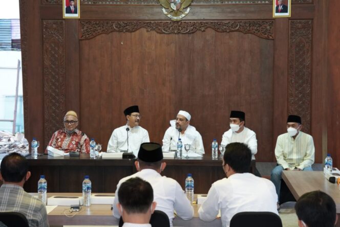 
Gus Ipul Imbau Warga Saling Menghormati di Bulan Suci