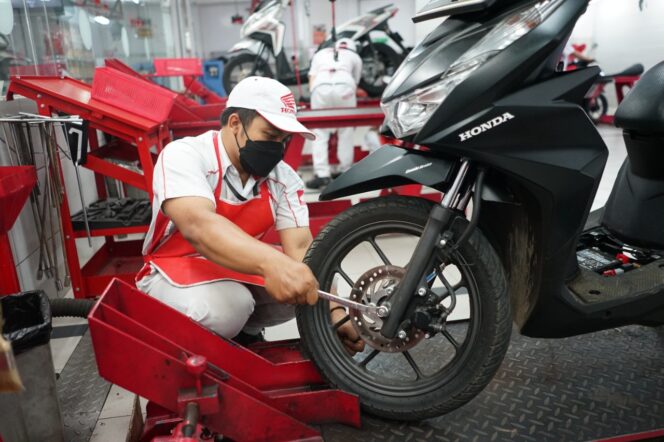 
Mau Mudik Naik Motor? Ganti Ban Dulu di AHASS