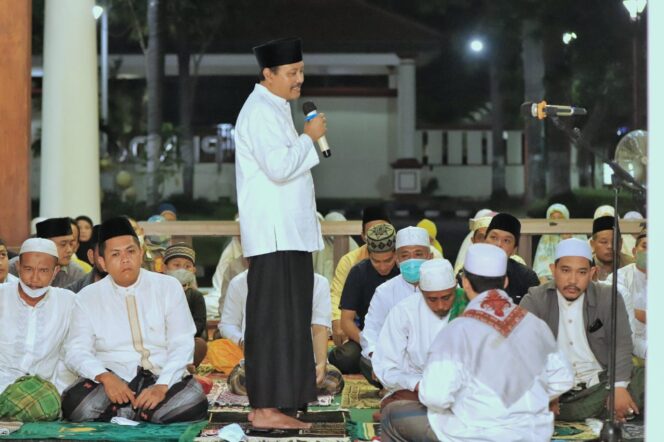 
Salat Tarawih Berjamaah Perangkat Daerah Kota Pasuruan, Spiritual Happiness Modal Seorang Pemimpin