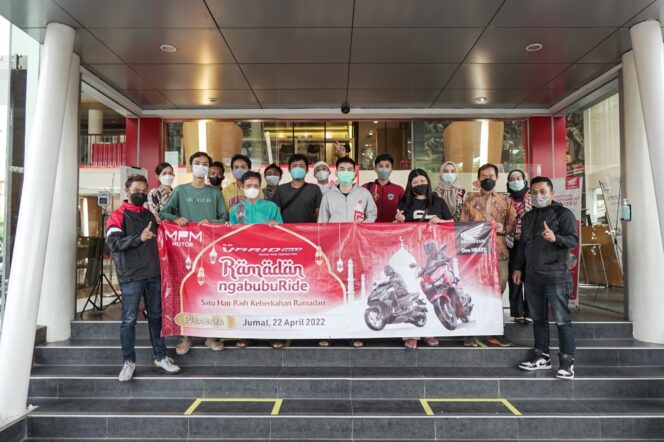
Ramadhan Ngabuburide, 3500 Konsumen Riding Bersama Skutik Premium Honda