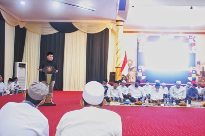 
Silaturahmi dengan Ulama Se-Pasuruan, Erick Thohir: Ponpes sebagai Mercusuar Peradaban dan Penggerak Ekonomi
