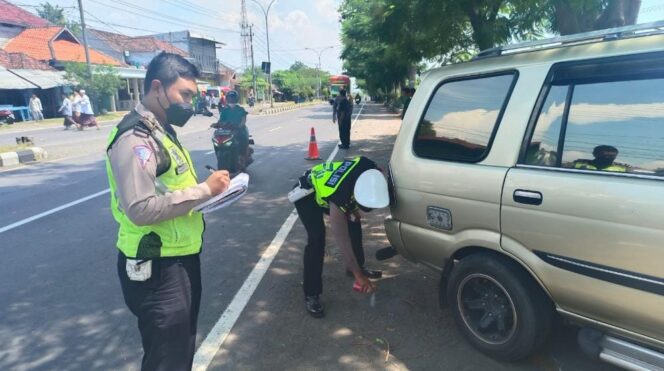
Disasak Isuzu Panther, Nenek Pejalan Kaki Tewas di Tempat