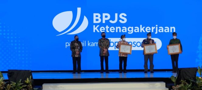 
Sukses Percepat Layanan Lewat Digitalisasi, Pengelolaan Arsip BPJS Ketenagakerjaan Raih Penghargaan ANRI