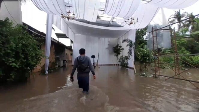 
Banjir Probolinggo Ganggu Resepsi Pernikahan