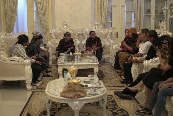 
Temui Moeldoko, Seniman Jawa Timur Ingin Reog Ponorogo Segera Diakui UNESCO