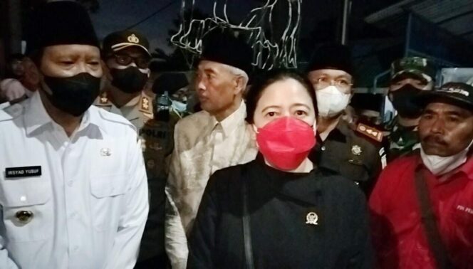 
Cegah Sebaran PMK, Puan Maharani Berikan 1000 Vaksin Ternak di Kabupaten Pasuruan