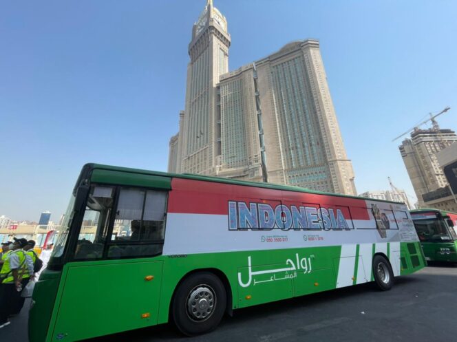 
Bus Shalawat dan Petugas Siap Layani Jemaah di Makkah