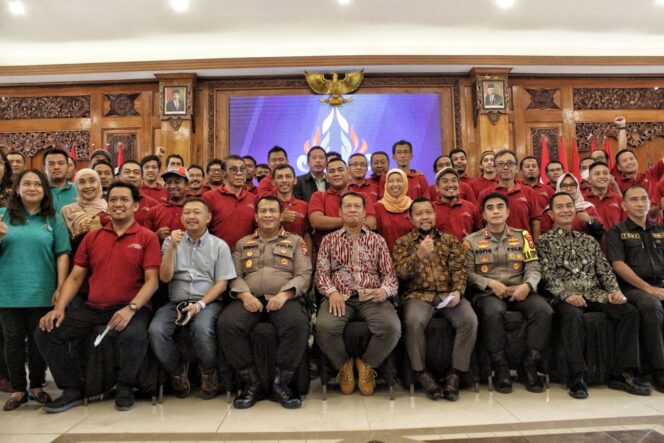 
Seminar Nasional Jatim Digital Day, Menteri Teten Masduki Apresiasi AMSI