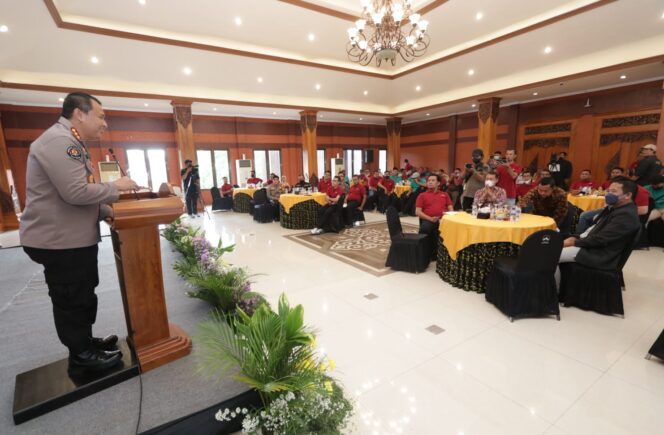 
Kabid Humas Polda Jatim: Sinergi Harus Terus Dijalankan